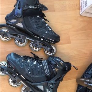 Size adjustable rollerblades